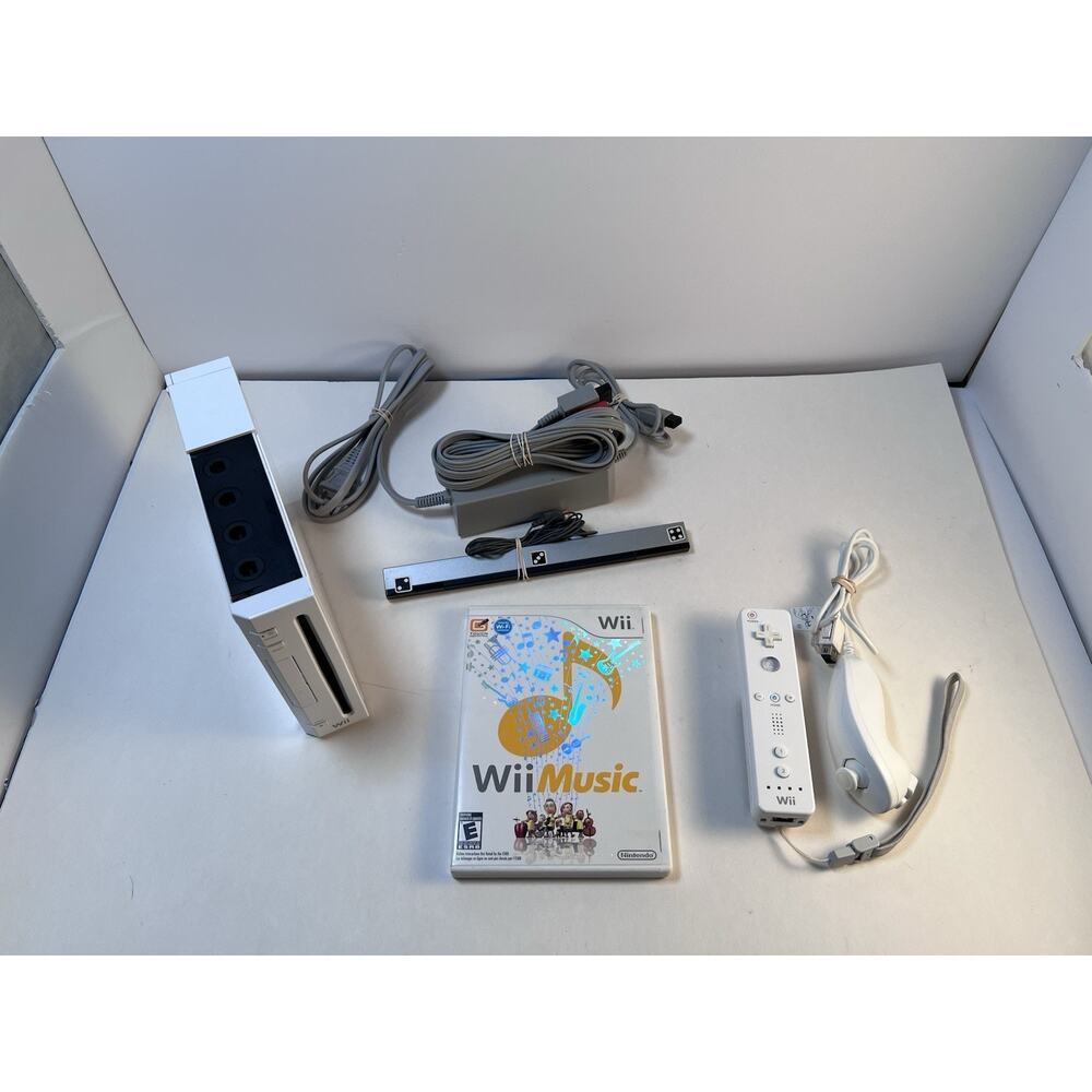 Nintendo Wii Console plus Controller, Cords & Game Bundle Clean Tested Working - Picture 2 of 12